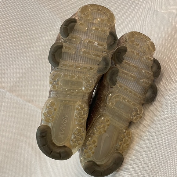 Nike Women’s Vaparmax Flyknit Chrome Sunset Glow Size 6.5 - Picture 10 of 13